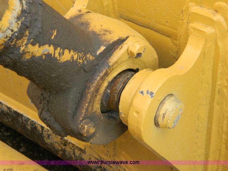 image for item B3621 Caterpillar D9 dozer