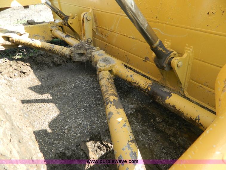image for item B3621 Caterpillar D9 dozer