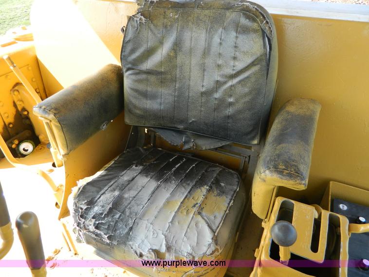 image for item B3621 Caterpillar D9 dozer