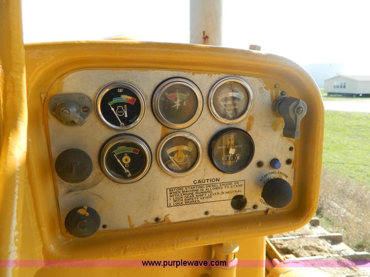 image for item B3621 Caterpillar D9 dozer