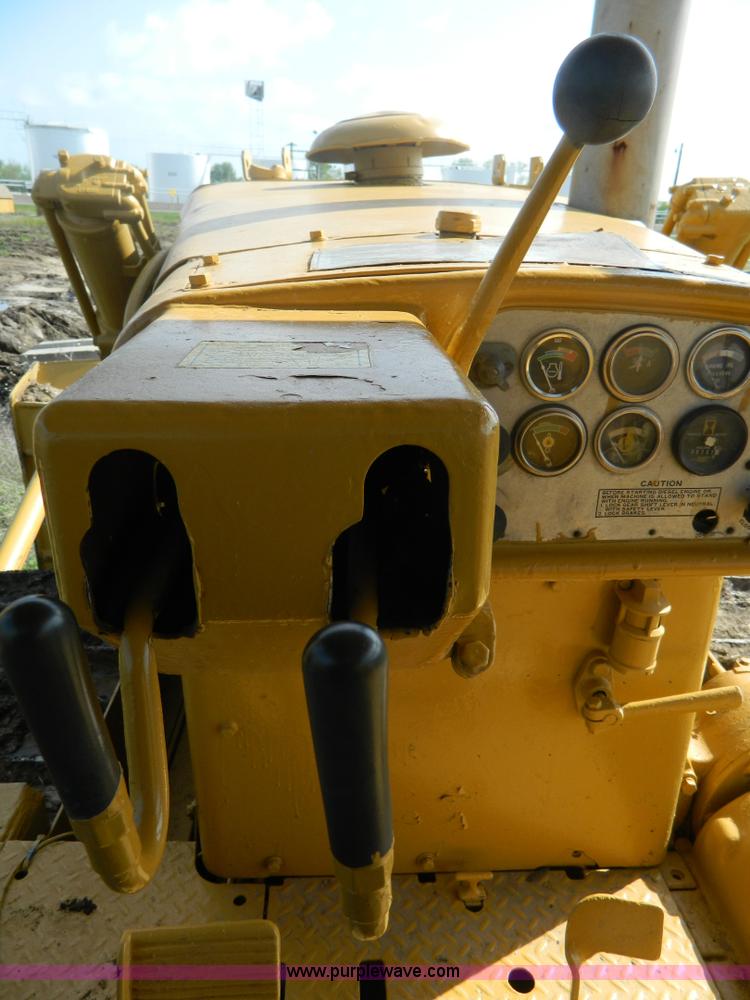 image for item B3621 Caterpillar D9 dozer