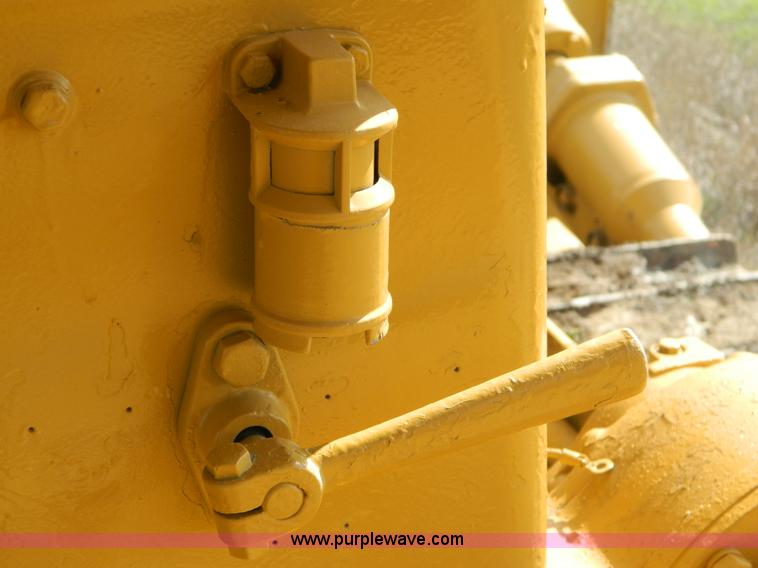 image for item B3621 Caterpillar D9 dozer