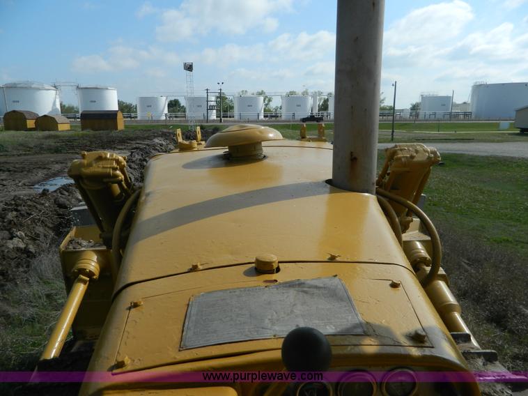 image for item B3621 Caterpillar D9 dozer