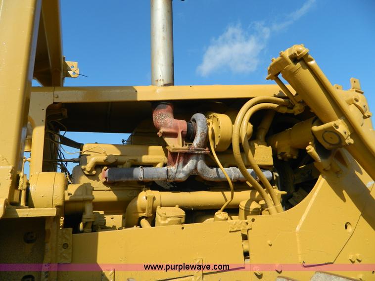 image for item B3621 Caterpillar D9 dozer