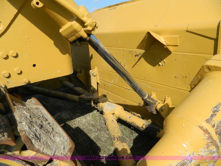 image for item B3621 Caterpillar D9 dozer