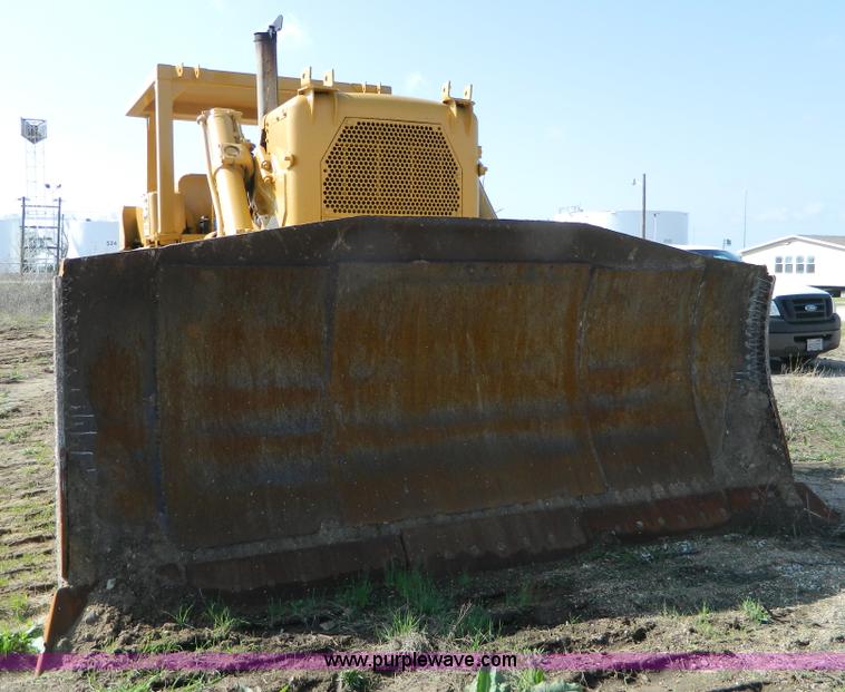 image for item B3621 Caterpillar D9 dozer