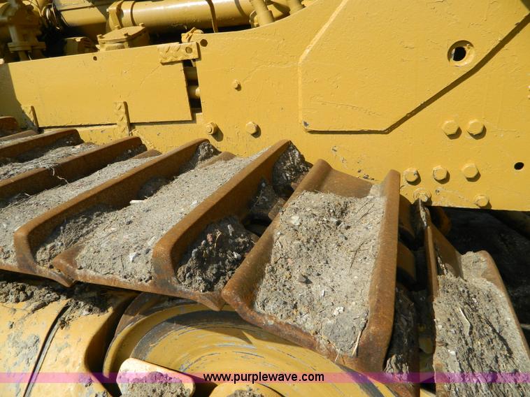 image for item B3621 Caterpillar D9 dozer