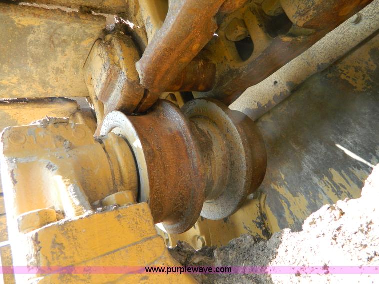 image for item B3621 Caterpillar D9 dozer