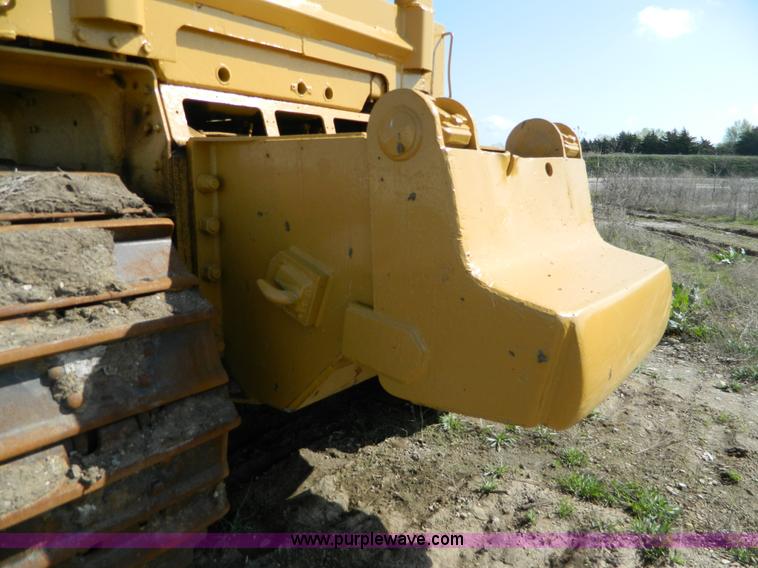 image for item B3621 Caterpillar D9 dozer