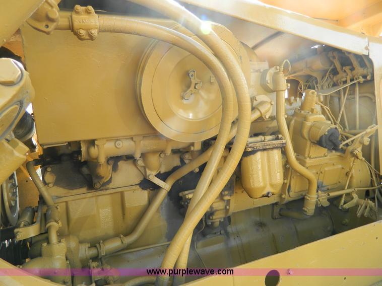 image for item B3621 Caterpillar D9 dozer