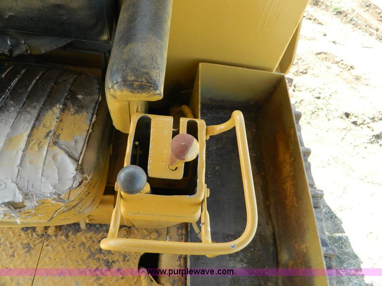 image for item B3621 Caterpillar D9 dozer