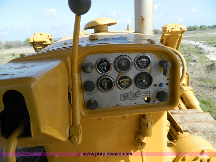 image for item B3621 Caterpillar D9 dozer