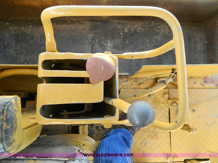 image for item B3621 Caterpillar D9 dozer