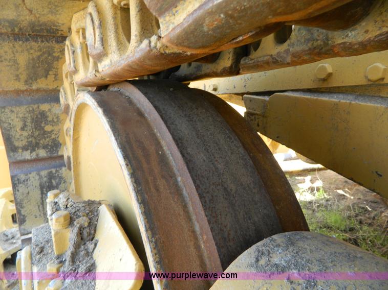 image for item B3621 Caterpillar D9 dozer