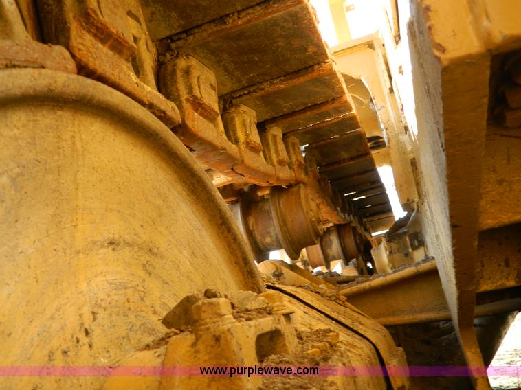 image for item B3621 Caterpillar D9 dozer