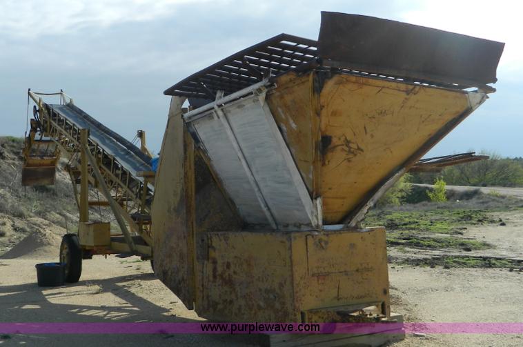 image for item B3626 Atlas 12524 portable screen