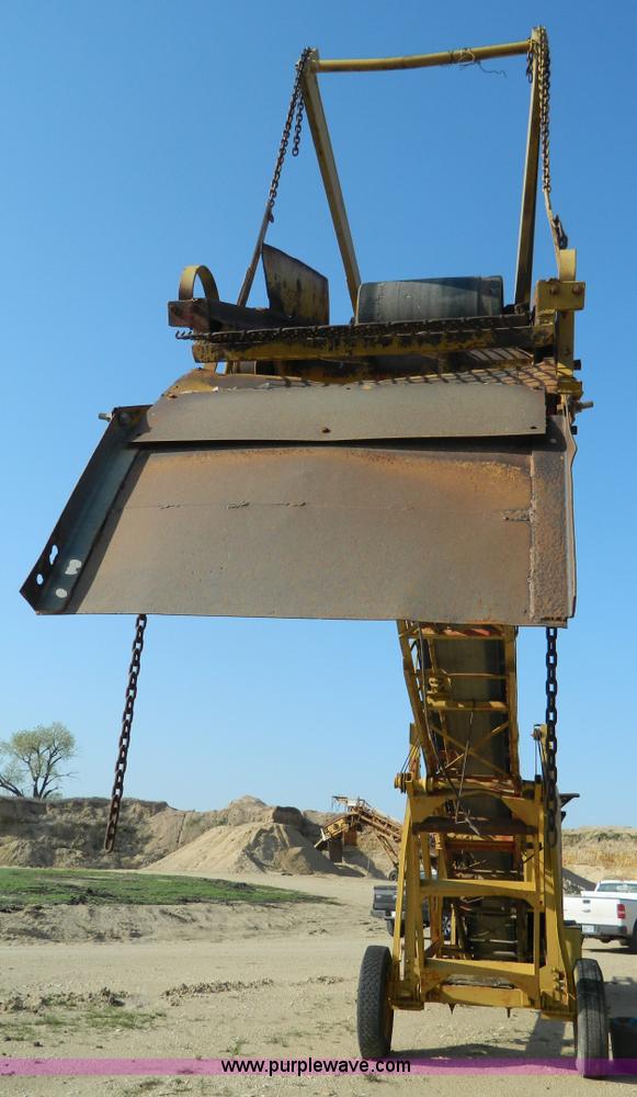 image for item B3626 Atlas 12524 portable screen