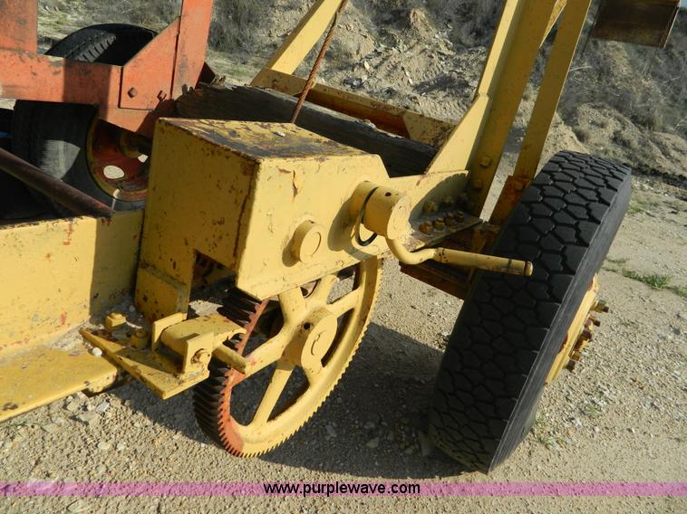 image for item B3626 Atlas 12524 portable screen