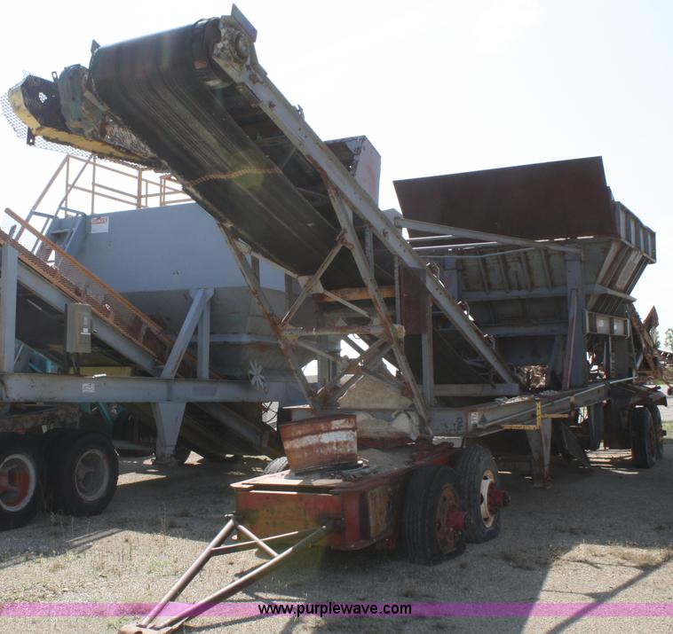 image for item B6541 Portable bin with mechanical feeder