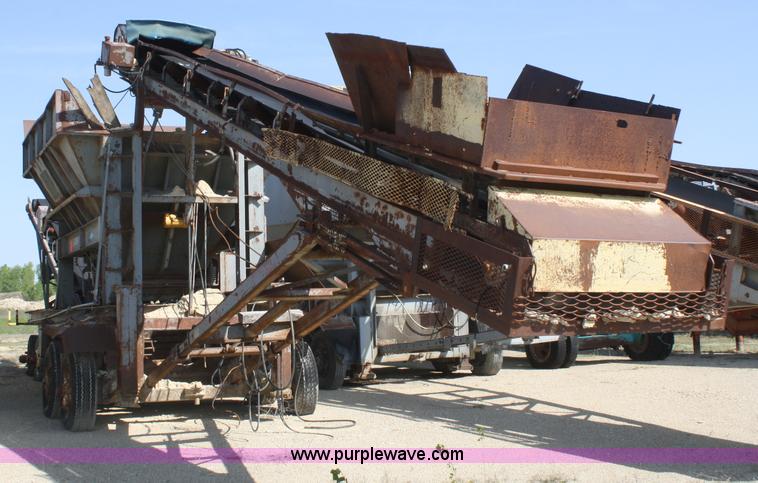 image for item B6541 Portable bin with mechanical feeder