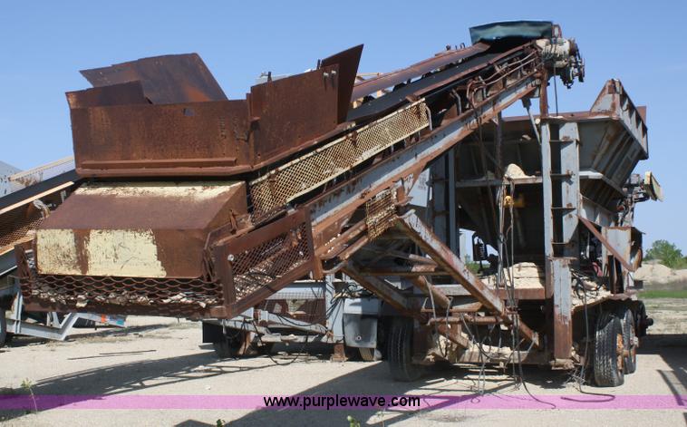 image for item B6541 Portable bin with mechanical feeder