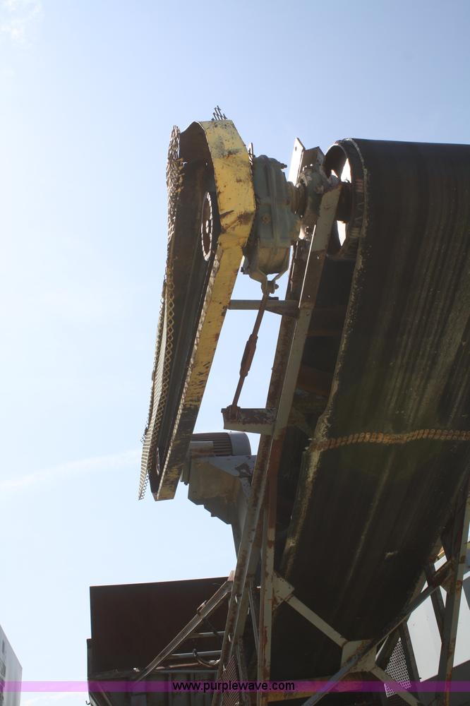 image for item B6541 Portable bin with mechanical feeder