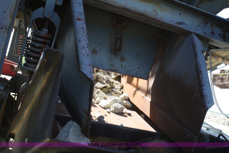 image for item B6541 Portable bin with mechanical feeder