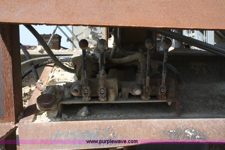 image for item B6541 Portable bin with mechanical feeder