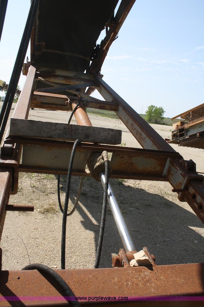 image for item B6541 Portable bin with mechanical feeder