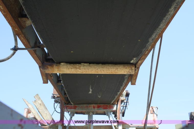 image for item B6541 Portable bin with mechanical feeder