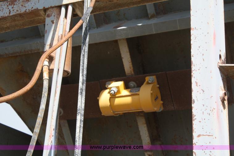 image for item B6541 Portable bin with mechanical feeder