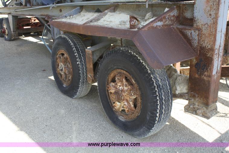 image for item B6541 Portable bin with mechanical feeder