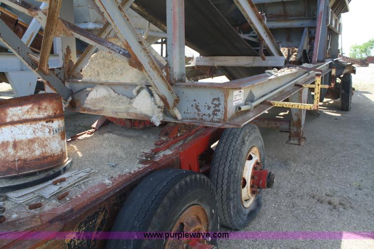 image for item B6541 Portable bin with mechanical feeder