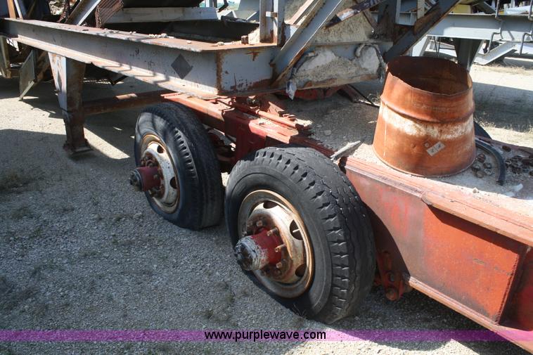 image for item B6541 Portable bin with mechanical feeder