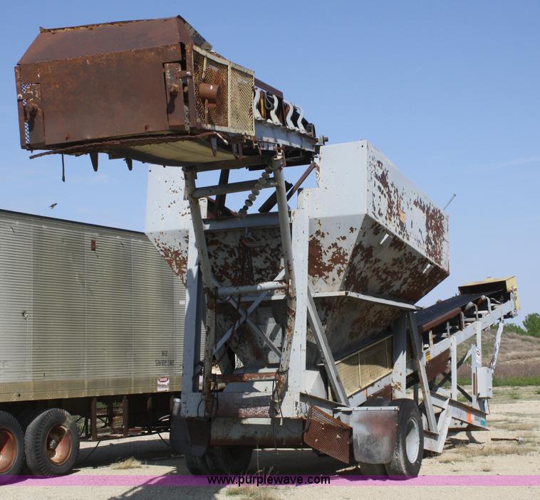 image for item B6543 Portable bin with front and piggyback conveyors