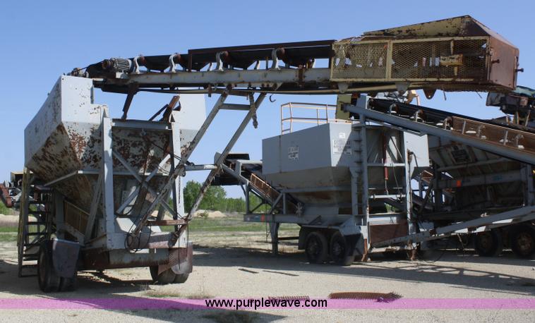 image for item B6543 Portable bin with front and piggyback conveyors