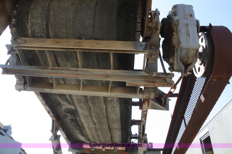 image for item B6543 Portable bin with front and piggyback conveyors