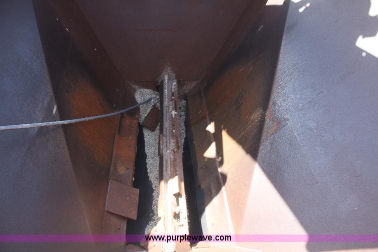 image for item B6543 Portable bin with front and piggyback conveyors