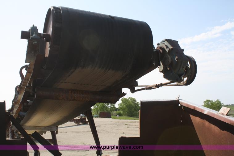 image for item B6543 Portable bin with front and piggyback conveyors