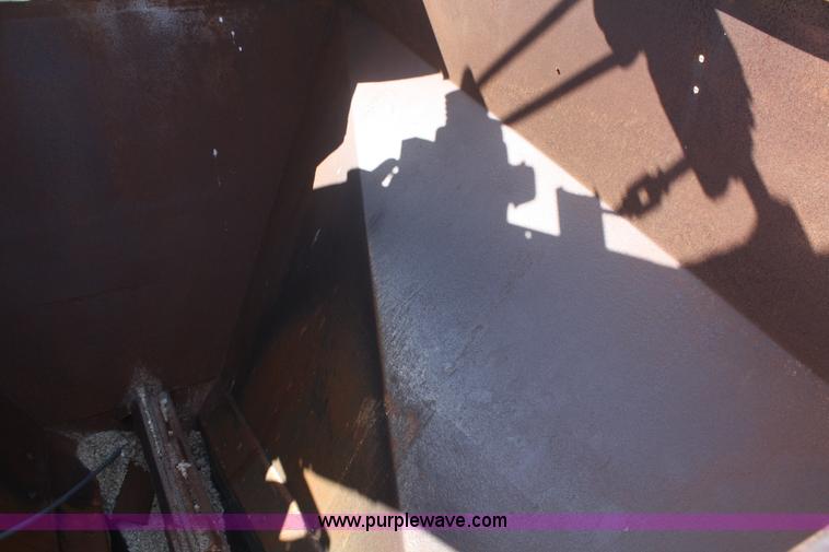 image for item B6543 Portable bin with front and piggyback conveyors