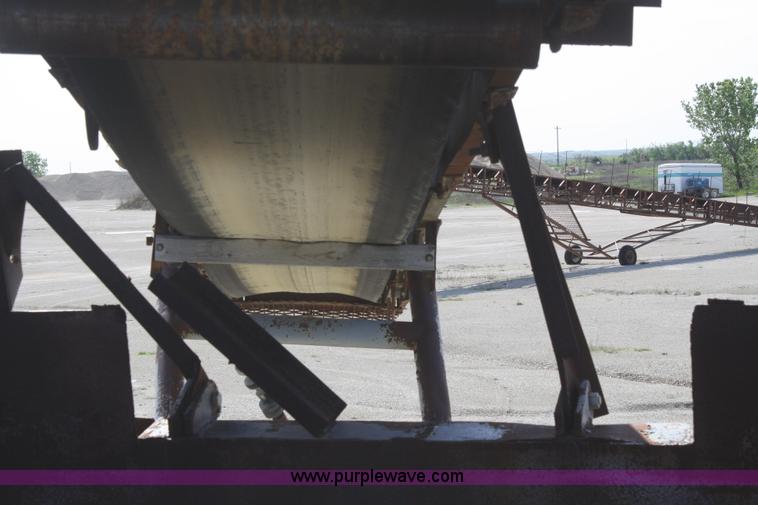 image for item B6543 Portable bin with front and piggyback conveyors
