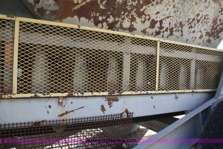 image for item B6543 Portable bin with front and piggyback conveyors