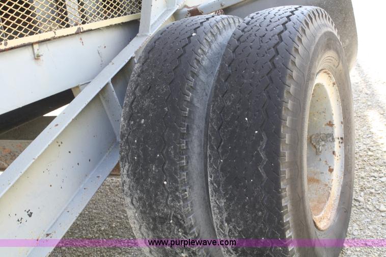 image for item B6543 Portable bin with front and piggyback conveyors