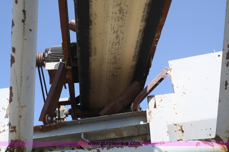 image for item B6543 Portable bin with front and piggyback conveyors