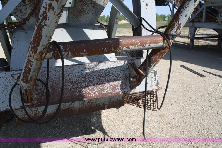 image for item B6543 Portable bin with front and piggyback conveyors