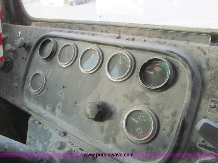 image for item D3158 1976 Euclid R22 haul truck