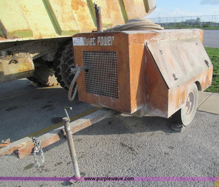 image for item D3159 1981 Joy D100 air compressor