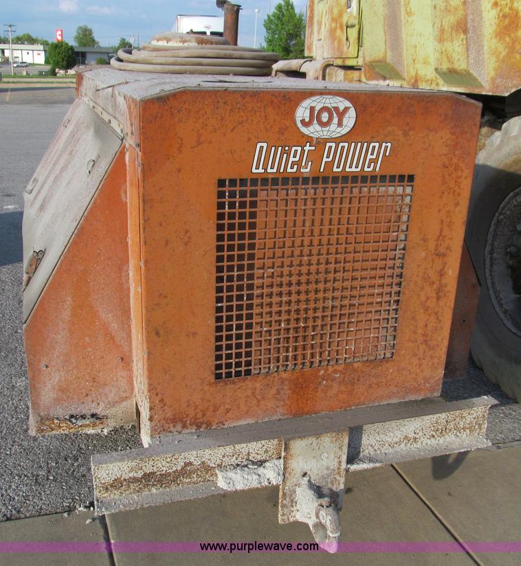 image for item D3159 1981 Joy D100 air compressor