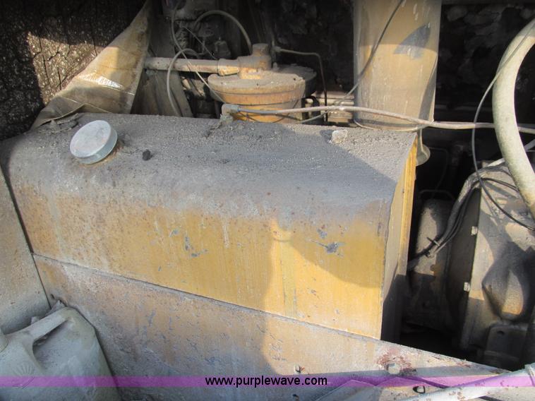 image for item D3159 1981 Joy D100 air compressor