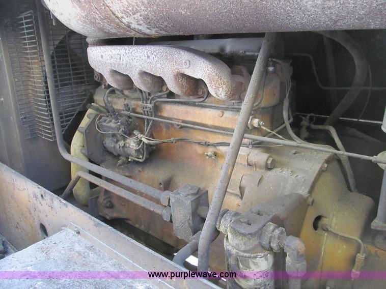 image for item D3159 1981 Joy D100 air compressor